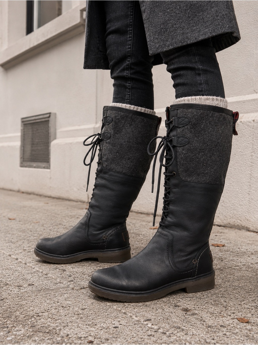 UGG Black Leather Shearling Lined Lace Up Winter Boots Women Size 9.5 Snowproof